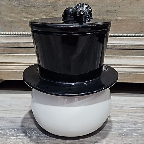 Rae Dunn Frosty canister - Picture 4 of 6